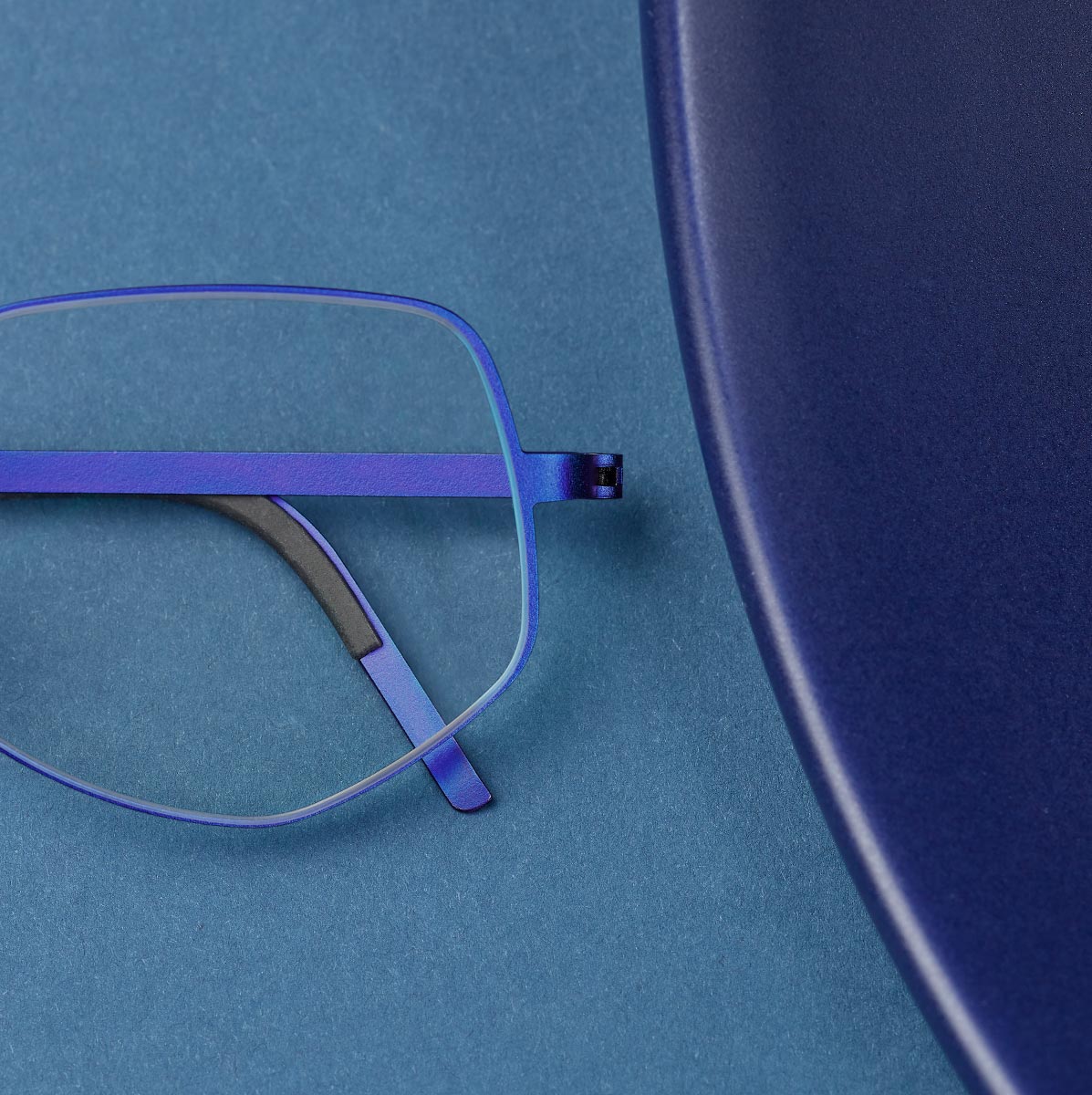LINDBERG strip titanium glasses Model 9625 in purple colour 77