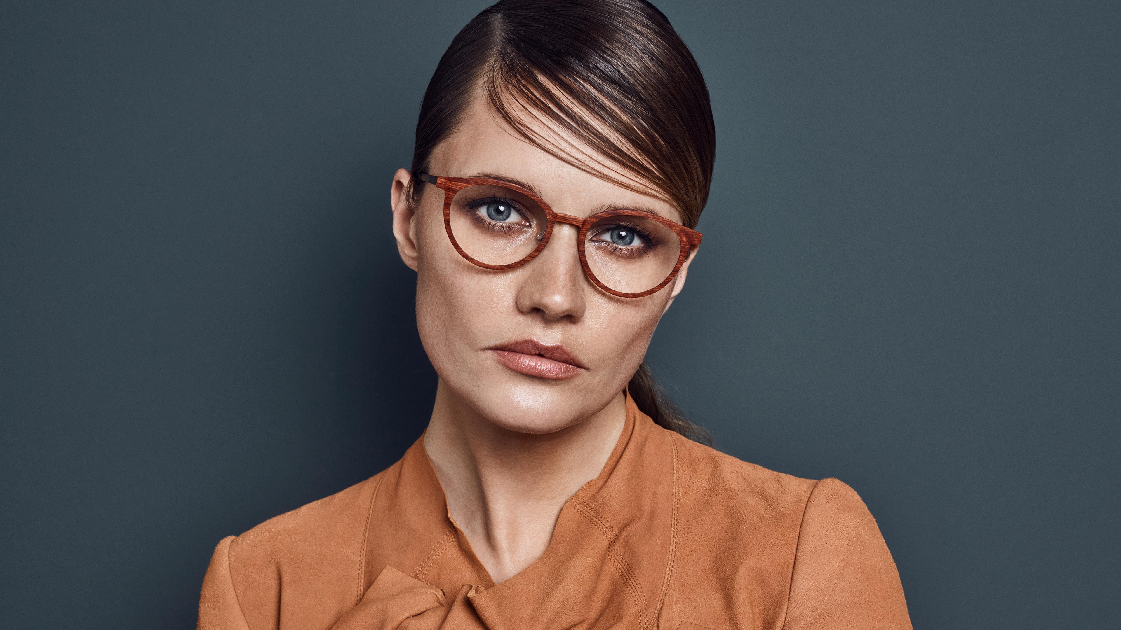 LINDBERG model 1834 women’s buffalo and wood glasses in a round shape