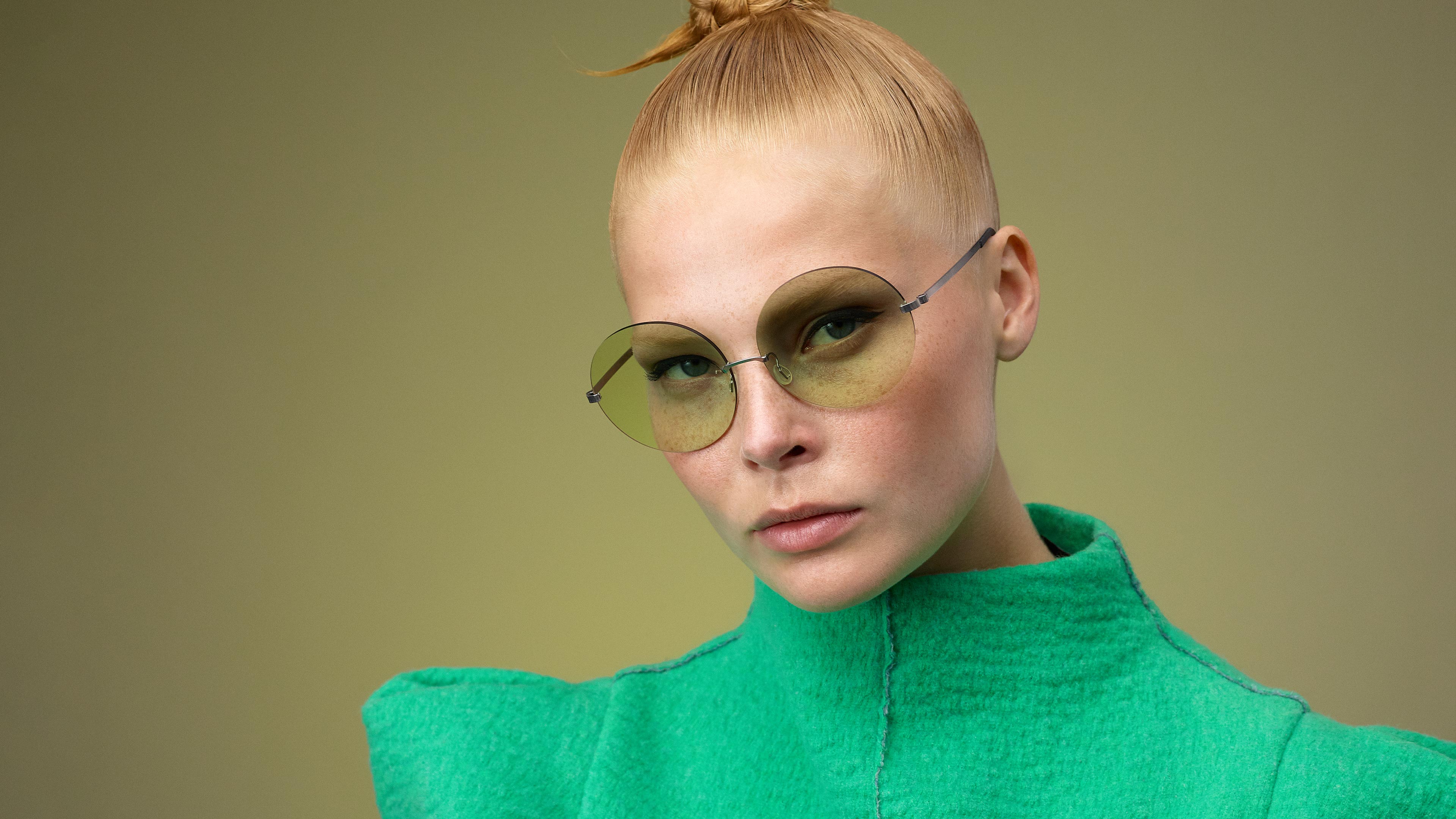 Occhiali da sole da donna colorati verdi modello 2395 della collezione LINDBERG Strip3p Titanium