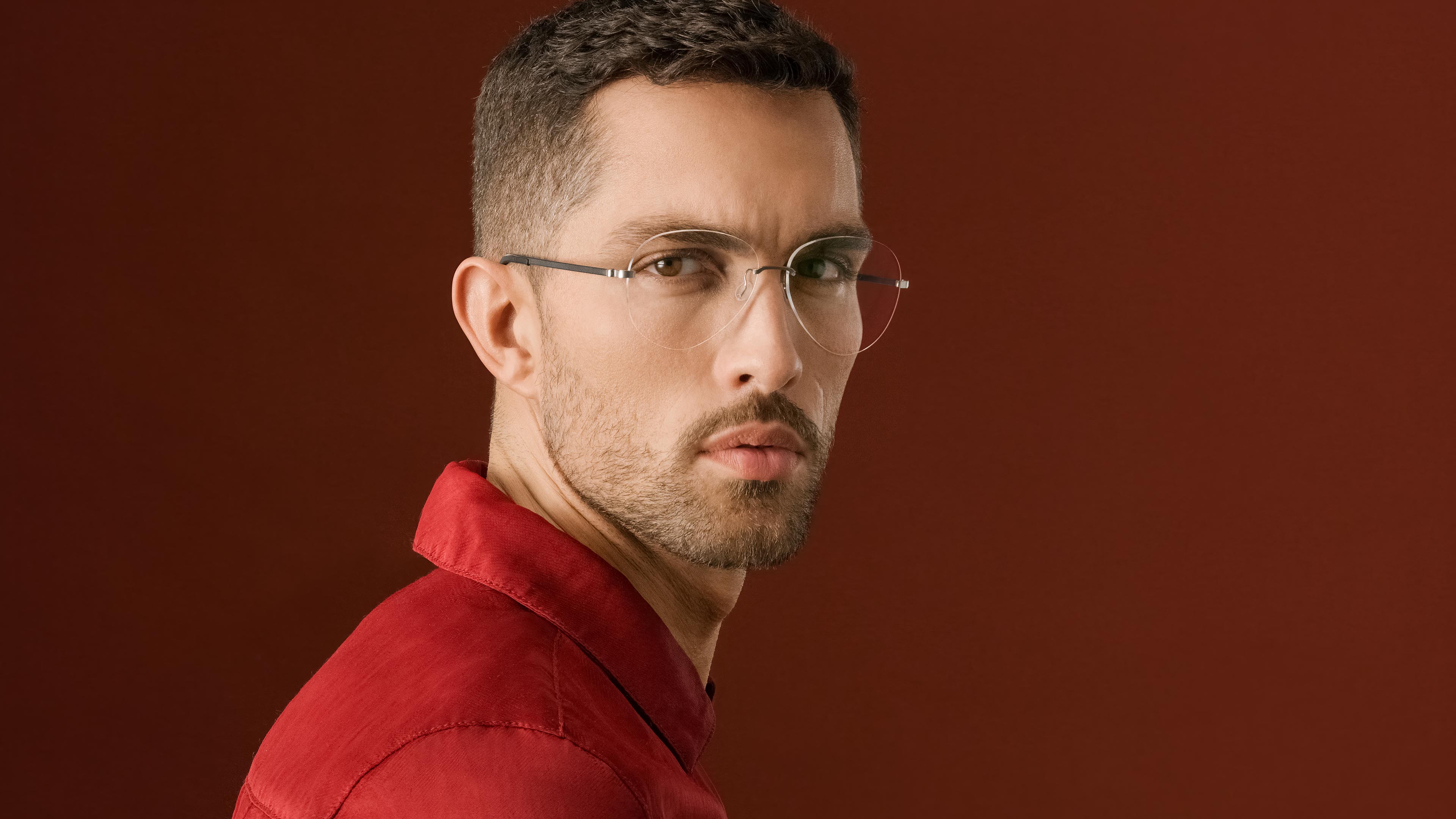 Men Wearing Rimless Glasses